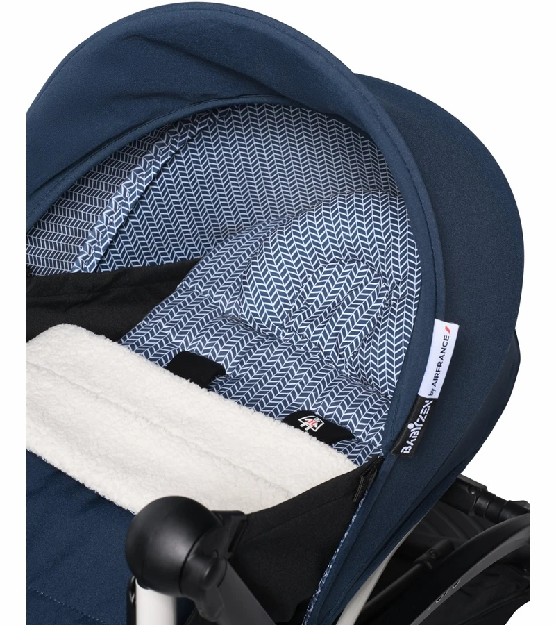Babyzen YOYO2 Ultra Compact Complete 0+/6+ Stroller - White / Air France Blue 6 Babyzen YOYO2 Ultra Compact Complete 0+/6+ Stroller - White / Air France Blue - Image 4